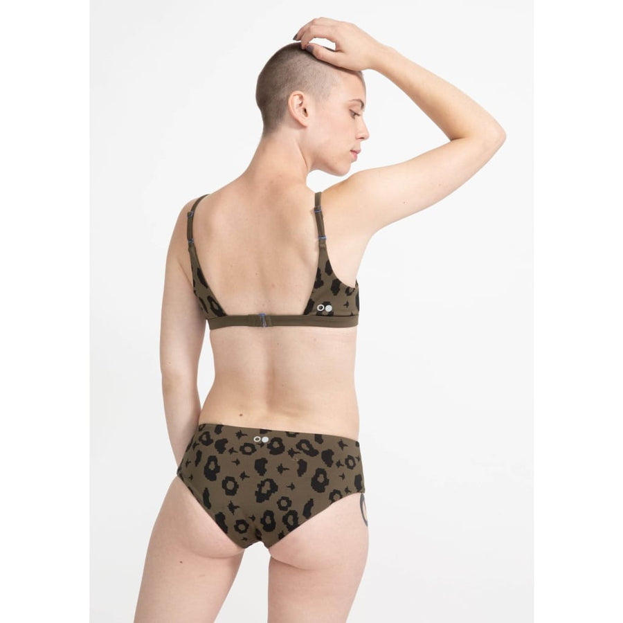 nachhaltige bikini top amami green leopard moss, sustainable swimwear, reversible swimwear