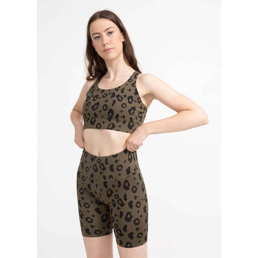 boochen eco-friendly sportsbra, yoga top, sportsbh, sustainable activewear, sustainable sportstop, nachhaltige sportsbh in Green leopard print