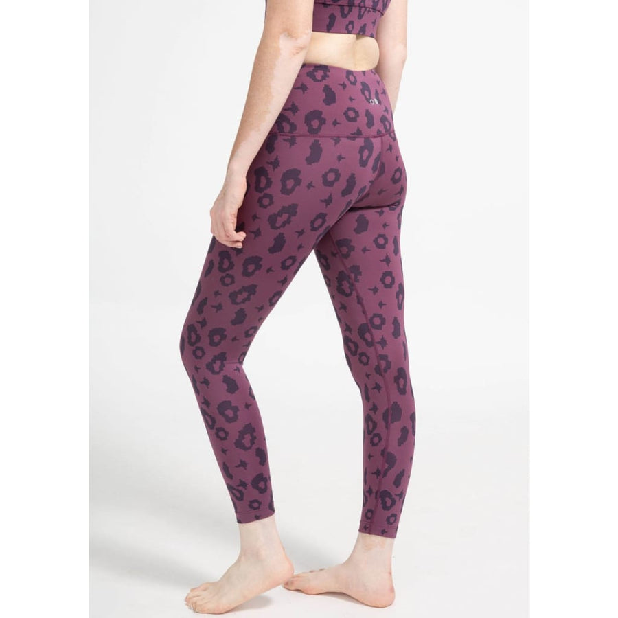 boochen eco-friendly leggings in lila leopard, sustainable fashion, sustainable leggings, yoga, nachhaltige leggings im liliac Leopard