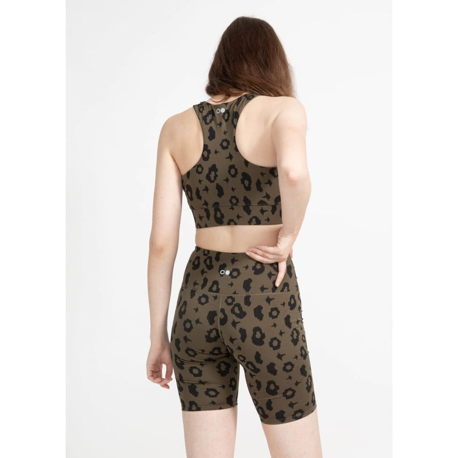 boochen eco-friendly bike shorts in green leopard, sustainable fashion, sustainable leggings, shorts, nachhaltige shorts im grün Leopard