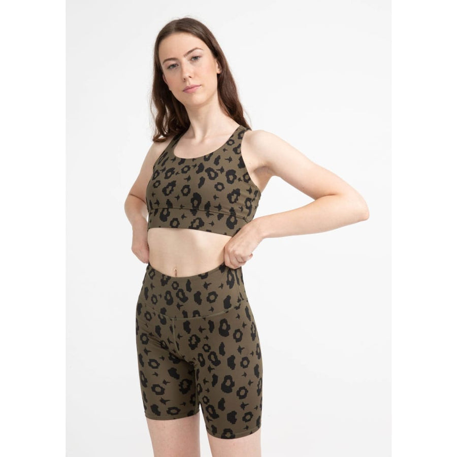 boochen eco-friendly bike shorts in green leopard, sustainable fashion, sustainable leggings, shorts, nachhaltige shorts im grün Leopard