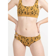 boochen sustainable bikini bottom caparica in yellow leopard Reversible bikini, surf bikini, eco-friendly swimwear, nachhaltige bademode, bikini unterteil