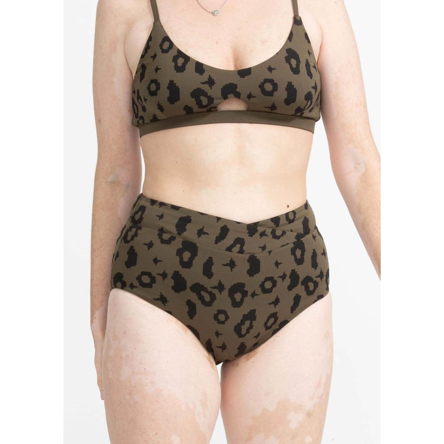 nachhaltige bikini bottom Diani green leopard moss, sustainable swimwear, reversible swimwear