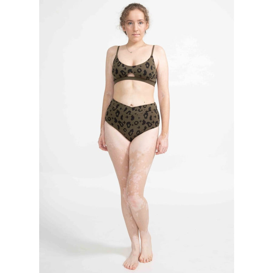 nachhaltige bikini top Diani green leopard moss, sustainable swimwear, reversible swimwear