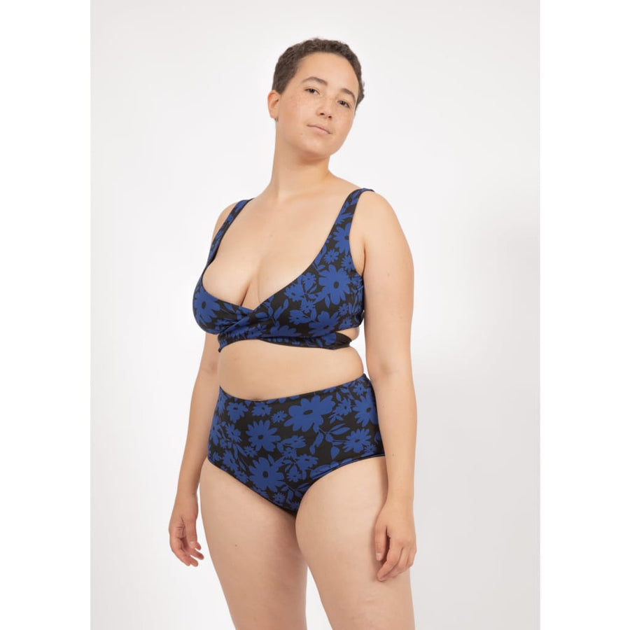 Noja Top in Dark Moonflower / Noir - bikini top