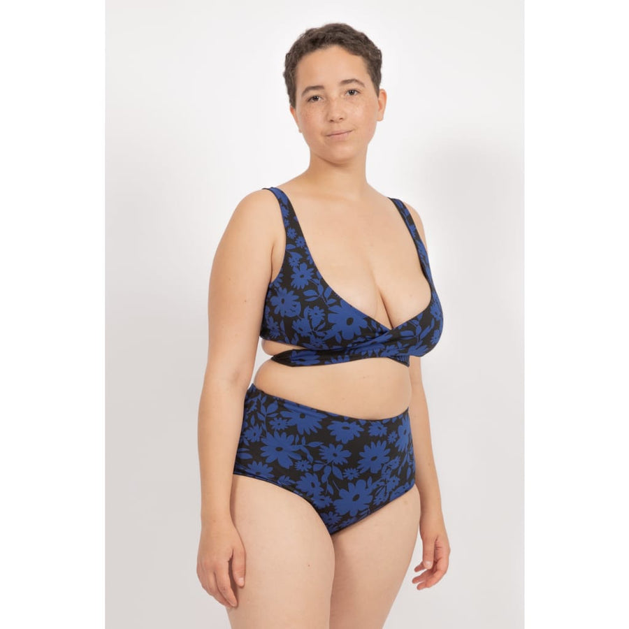 Noja Top in Dark Moonflower / Noir - bikini top